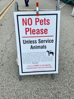 Pets are not allowed at the Ventura farmers market.